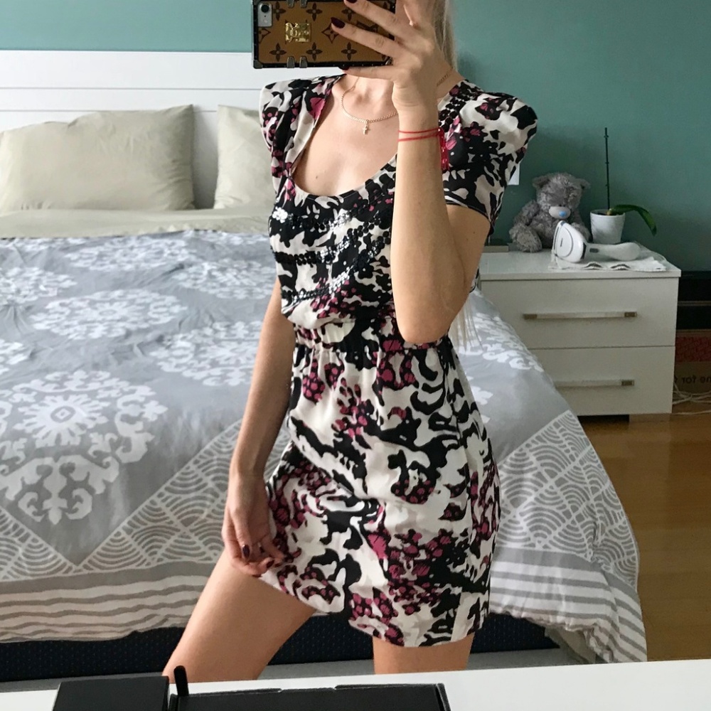 NWOT GUESS Printed Dress
